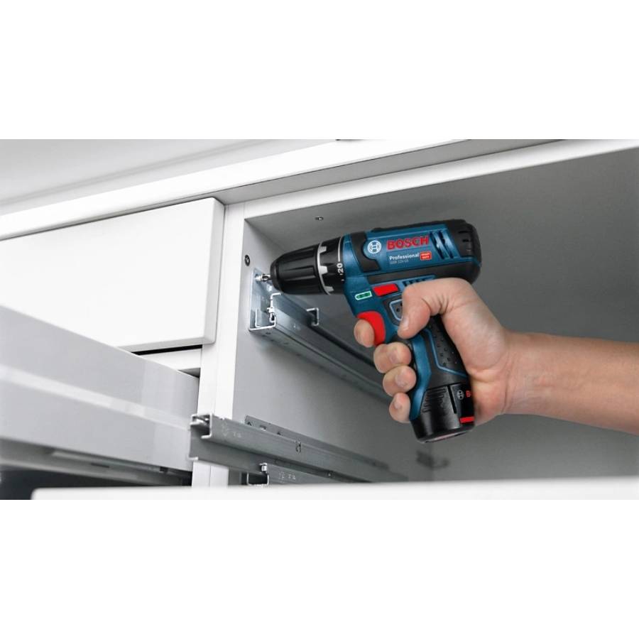 Дриль-шуруповерт Bosch Professional GSR 12V-15 (0.601.868.10G) Аксесуари в комплекті зарядний пристрій