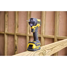 Шуруповерт DEWALT  XR Li-Ion 18В (DCF870NT) без АКБ и ЗУ