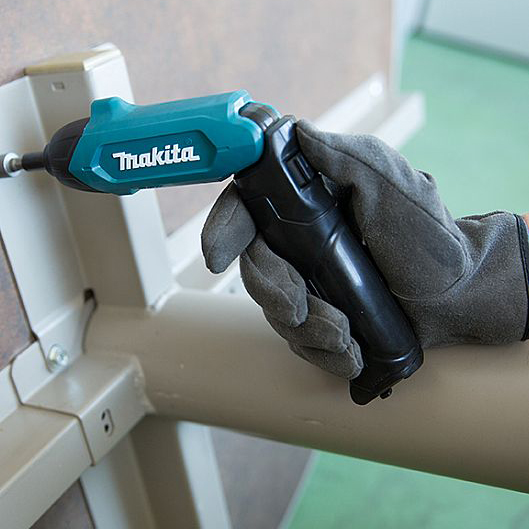 Электроотвертка MAKITA DF001DW Патрон шестигранник