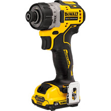 Шуруповерт DEWALT DCF601D2