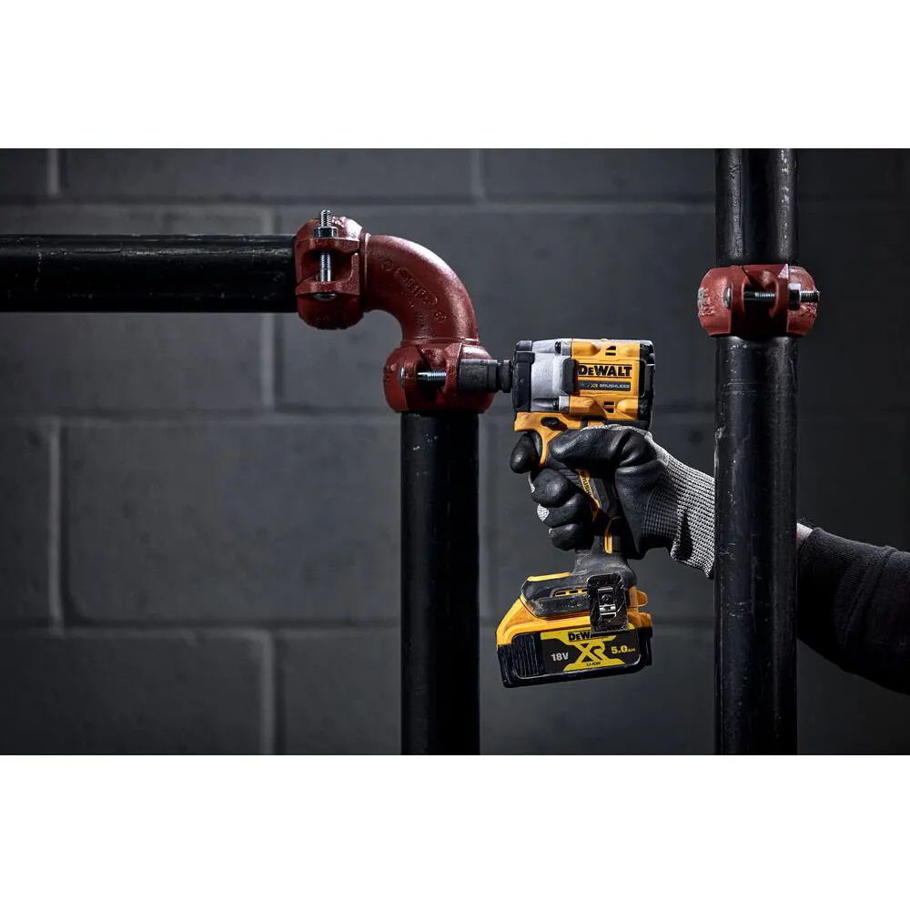 Гайковерт ударный DEWALT DCF922P2T Тип аккумулятора Li-Ion