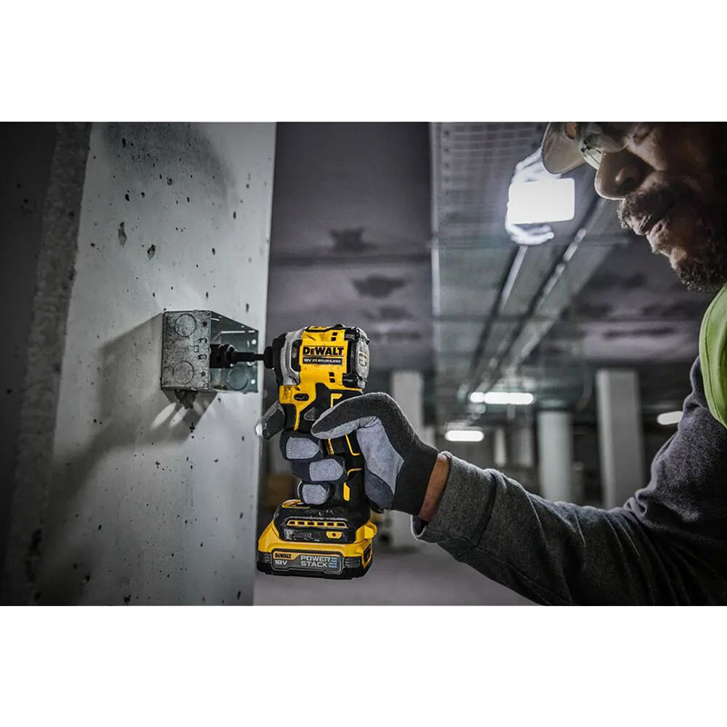 Шуруповерт DEWALT DCF850E2T Тип питания аккумулятор