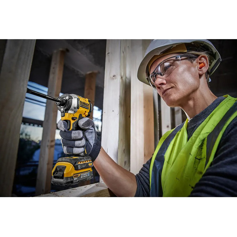 Шуруповерт DEWALT DCF850E2T Аксесуари в комплекті кейс