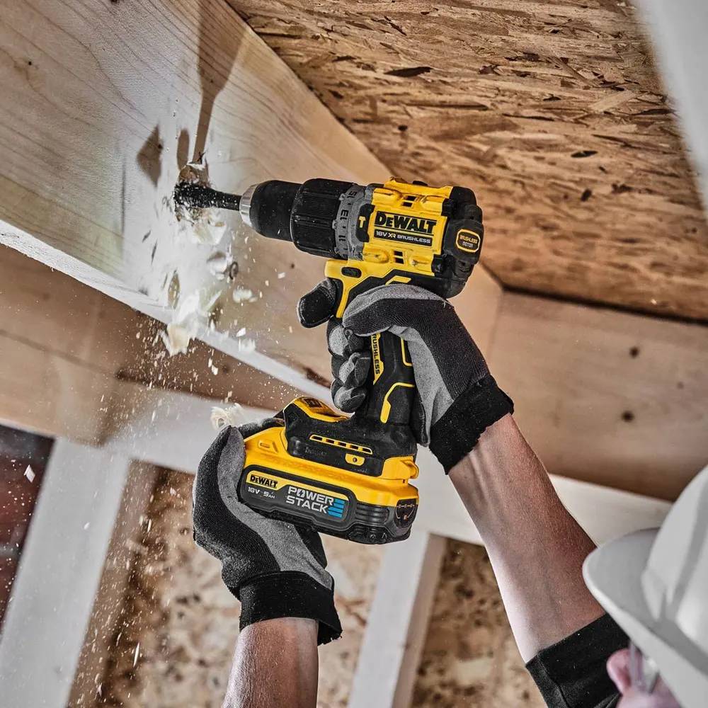 Дрель-шуруповерт DEWALT DCD805H2T Аксессуары в комплекте кейс