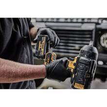 Гайковерт ударний DEWALT DCF900P2G