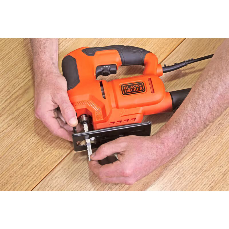 Зовнішній вигляд Електролобзик BLACK N DECKER BES603