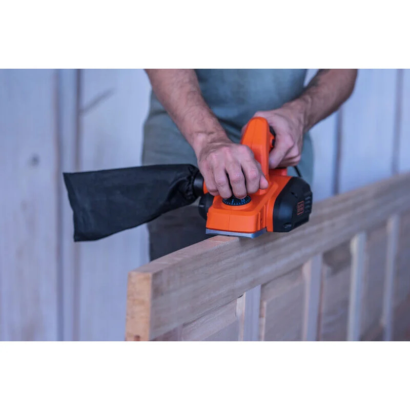 В Украине Электрорубанок BLACK&DECKER 710 Вт (BEW712)