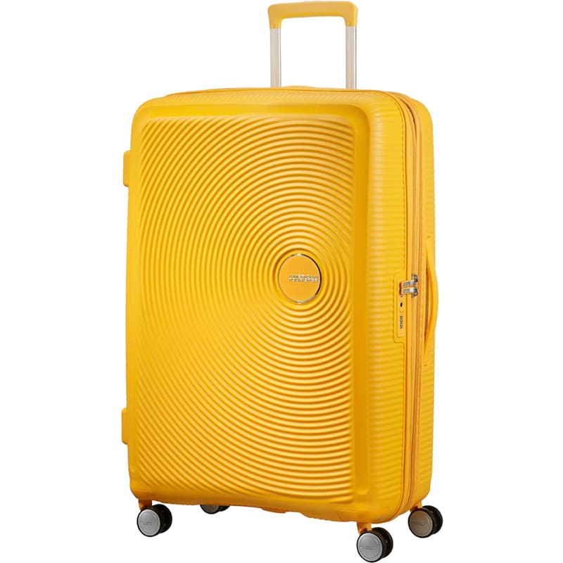 Чемодан дорожный AMERICAN TOURISTER Soundbox L Yellow (32G*06003) Дополнительно Ручки для вертикальной и горизонтальной переноски с амортизацией; Верхнее отделение имеет перегородку с сетчатым карманом, закрывающимся на молнию; Нижнее отделение имеет маленький карман на молнии, в котором удобно размещать мелкие вещи