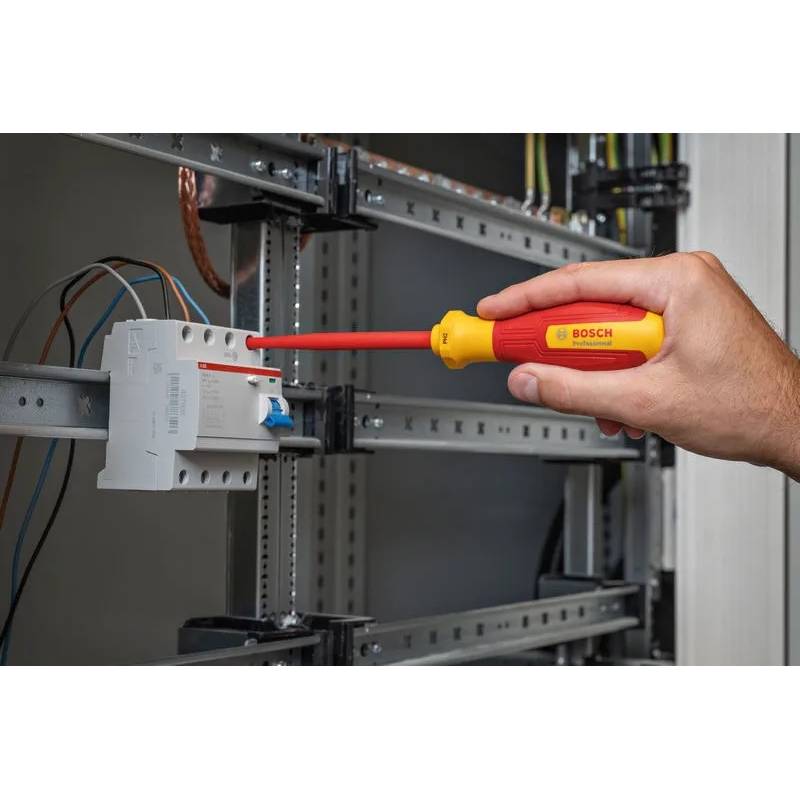 Отвертка BOSCH Professional PH1x100мм VDE (1.600.A02.NB8) Тип стандартная