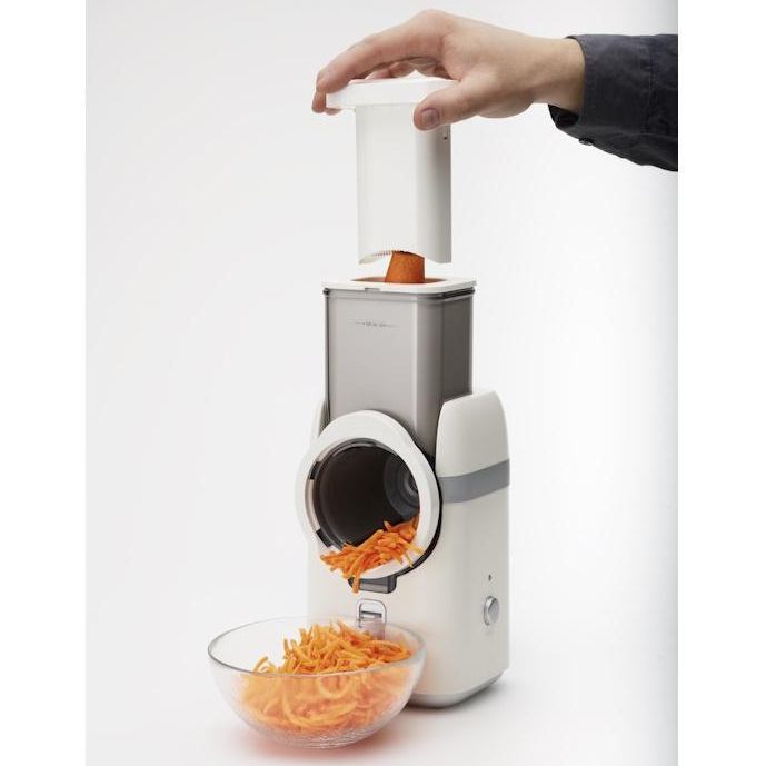 Электротерка SOLIS Multi Slicer 92113 Особенности устройство имеет два загрузочных отверстия разного размера; функция защитной остановки (Safety Stop); 5 сменных насадок из нерж. стали; система быстрой смены Click-system; нарезка ломтиками 3 мм и соломкой