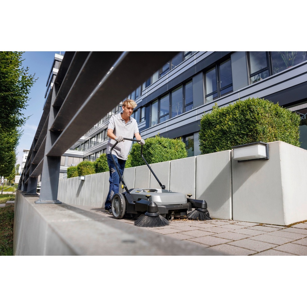 Підмітальна машина KARCHER KM 70/20 C 2SB (1.517-131.0) Об'єм сміттєзбірника, л 20