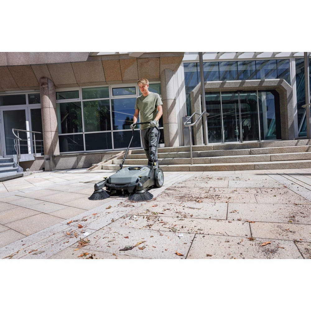 Підмітальна машина KARCHER KM 70/20 C 2SB (1.517-131.0) Кількість щіток 3