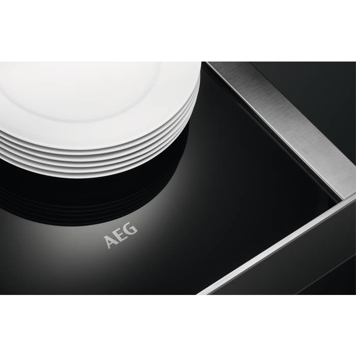 Подогреватель посуды AEG KDE911424B Диапазон температур 30-80°C