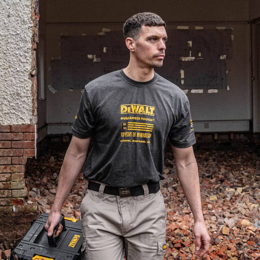 Футболка DEWALT 100 YEAR T-SHIRT XXL Gray (DWC240-004-XXL) Материал 65% полиэстер, 35% хлопок
