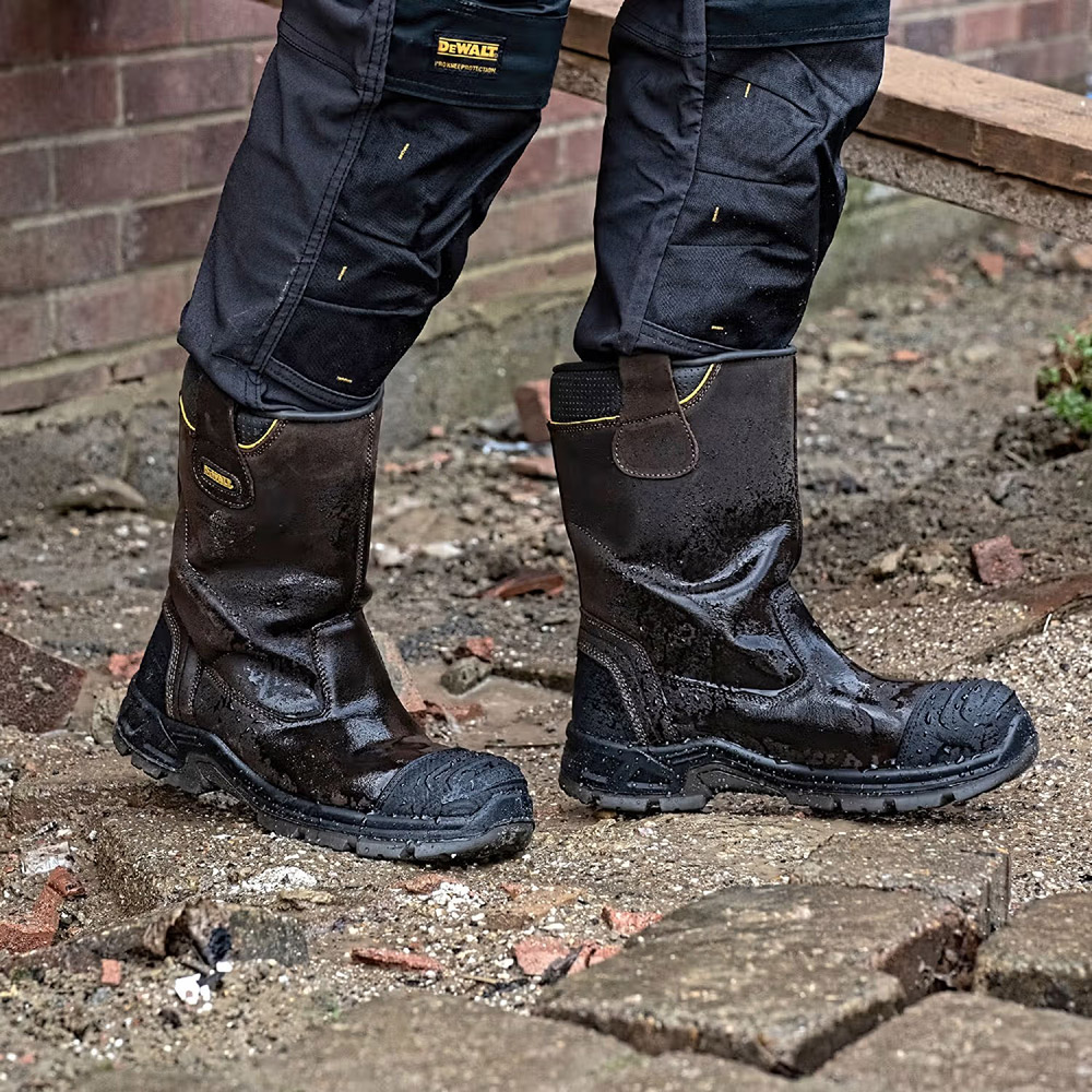 Фото Сапоги DEWALT MILLINGTON S3 WR SRC HRO 45 (DWF50202-104-11)