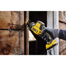 Сабельная пила DEWALT DCS312D2