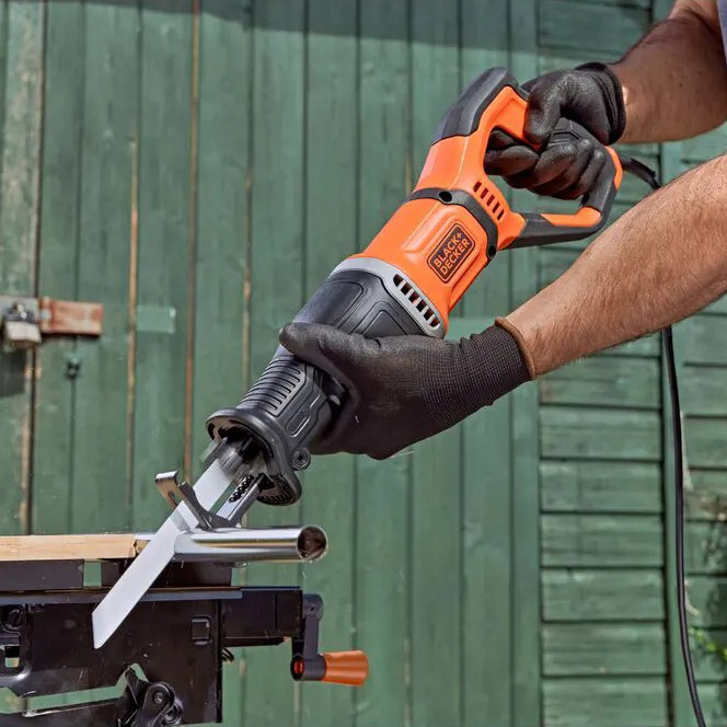 Покупка Шабельна пила BLACK&DECKER BES301