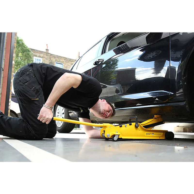 Домкрат гидравлический STANLEY 2000 кг (STMT81251-1) Класс гаражное оборудование