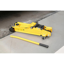 Домкрат гидравлический STANLEY 2000 кг (STMT81251-1)