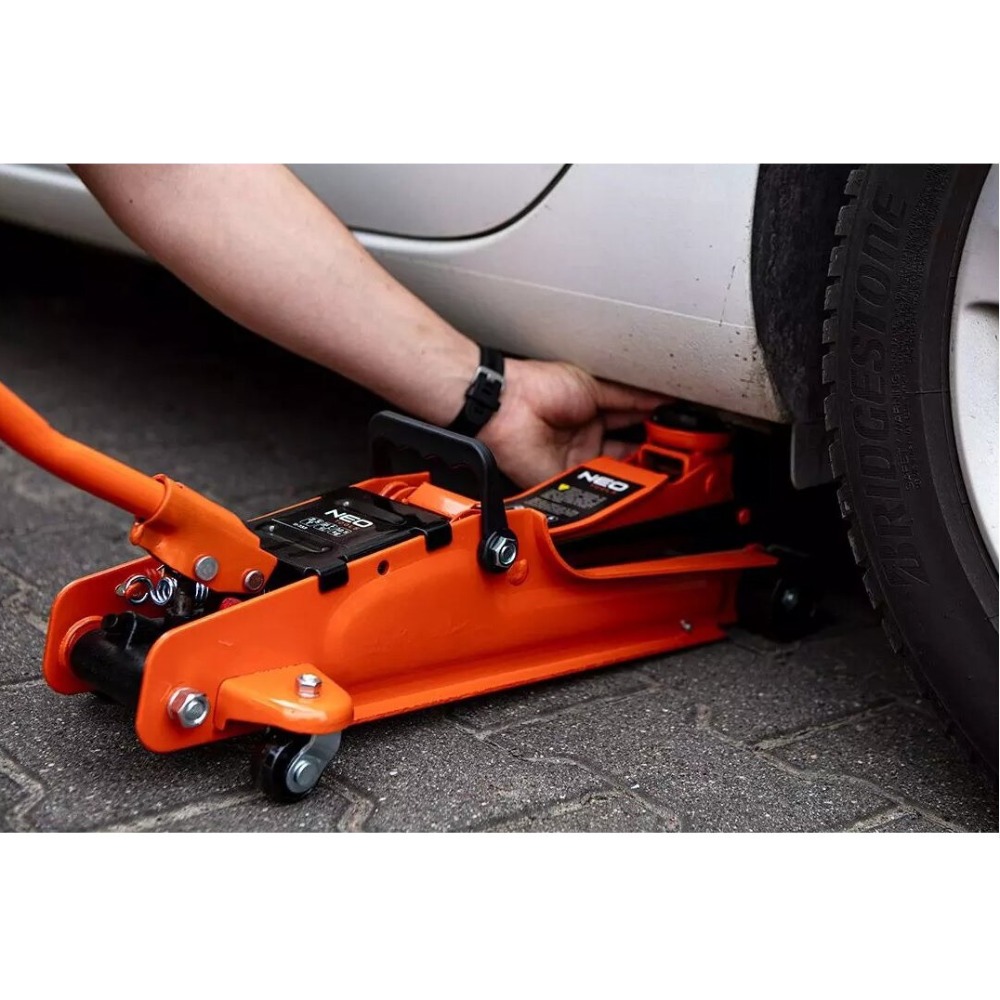 В Україні Домкрат гідравлічний NEO TOOLS підкатний 2.5 т 85-385 мм (11-733)