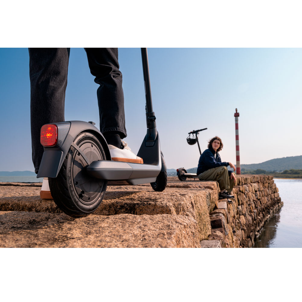 Фото 16 Електросамокат SEGWAY Ninebot E2 PRO E Black/Grey (AA.05.14.05.0005)