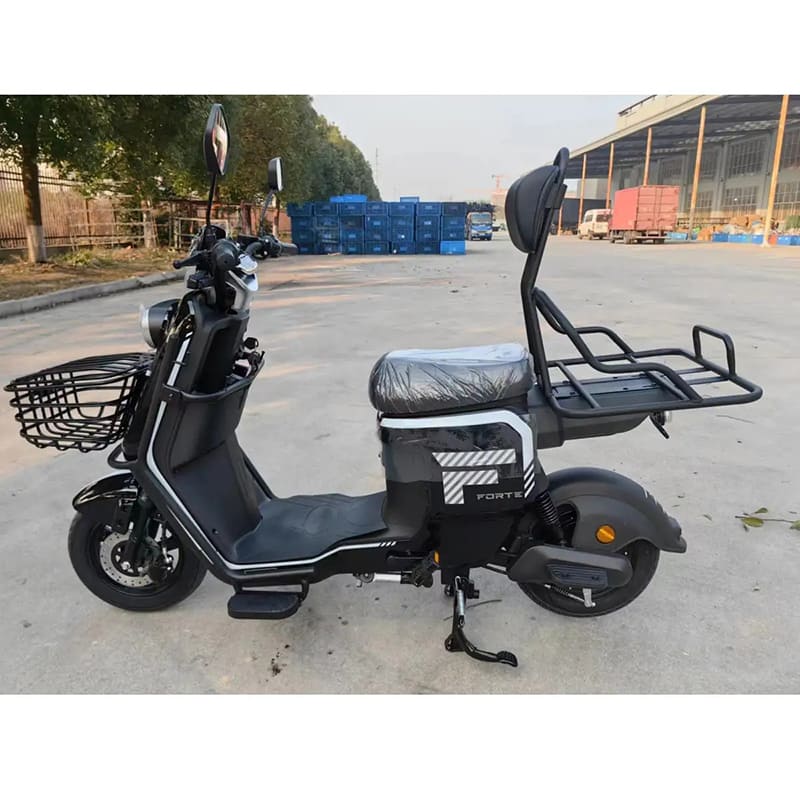 Электроскутер FORTE HARDY Black (138760) Запас хода, км 45