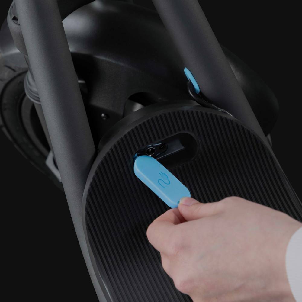 В Фокстрот Электросамокат PROOVE Model City Pulse 350W Black/Blue (CTPL35030101)