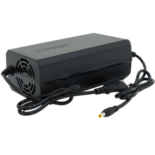 Зарядное устройство Jinyi для аккумуляторов Li-ion 72V(84V) 20S 5A 5,5х2.5 мм (JN-7250-8450) Дополнительно Входное напряжение: 100-240 В, входная частота: 50/60 Гц; Разъем: 5,5х2,5 мм; Кабель: 1,2 метра; Светодиодная ндикация