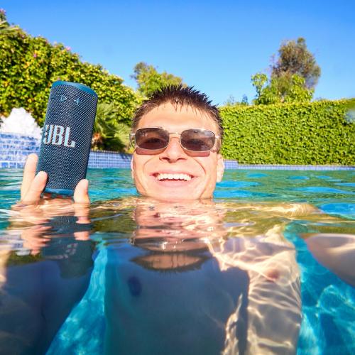 В интернет магазине Портативная акустика JBL Grip Blue (JBLGRIPBLU)