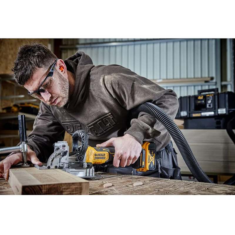 Покупка Фрезер ламельный DEWALT DCW682NT