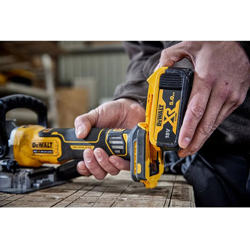 У Фокстрот Фрезер ламельний DEWALT DCW682NT