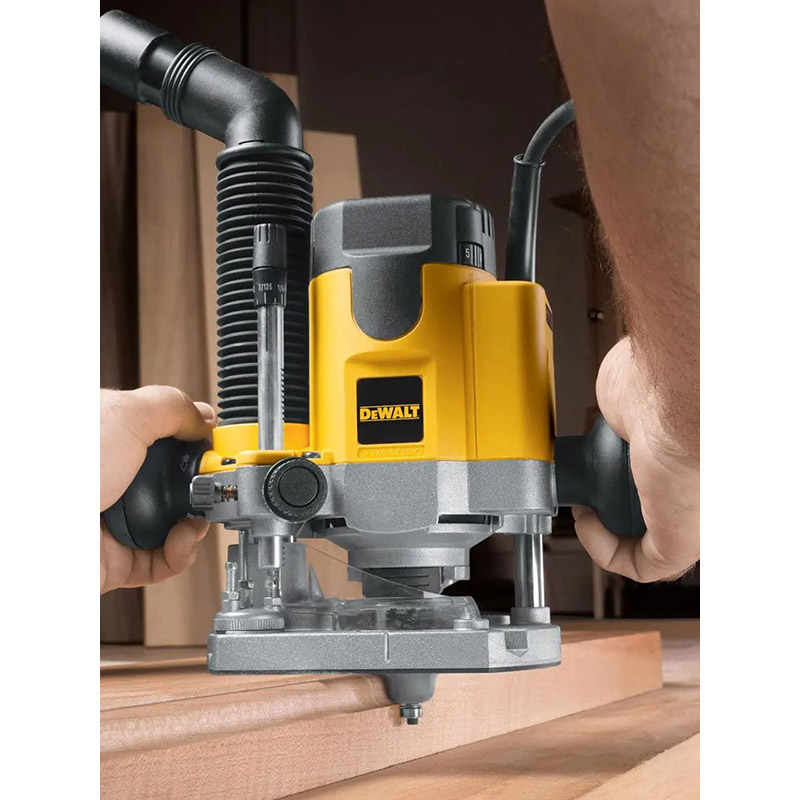 Зовнішній вигляд Фрезер DEWALT DW621KT