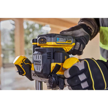 Фрезер DEWALT DCW620NT