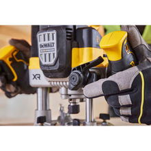 Фрезер DEWALT DCW620NT