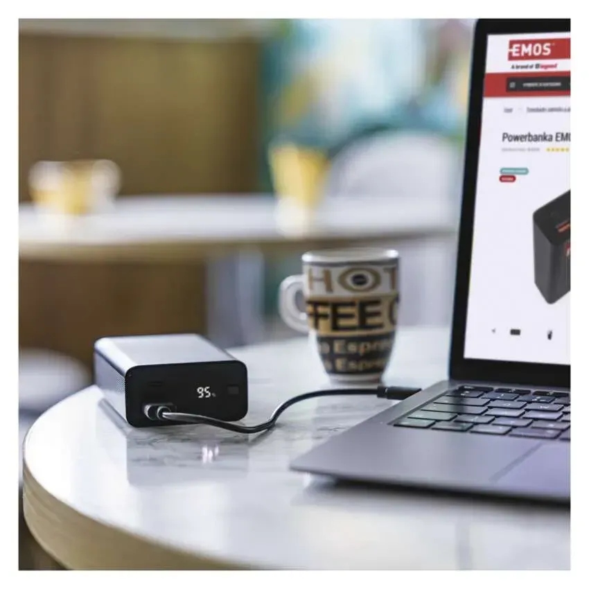 В Україні Powerbank EMOS B0560B 20 000 mAh Black (B0560B)