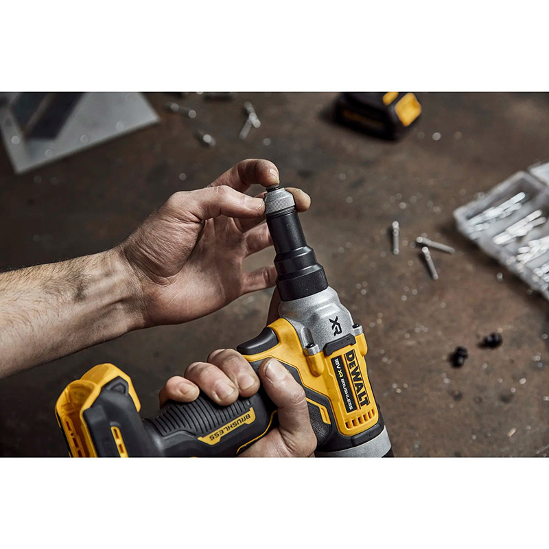 Зображення Заклепочник DEWALT DCF414NT