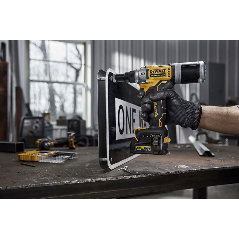 Заказать Заклепочник DEWALT DCF414NT