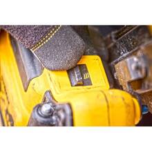 Цвяхозабивач DEWALT 18В XR Li-Ion (DCN930P2)