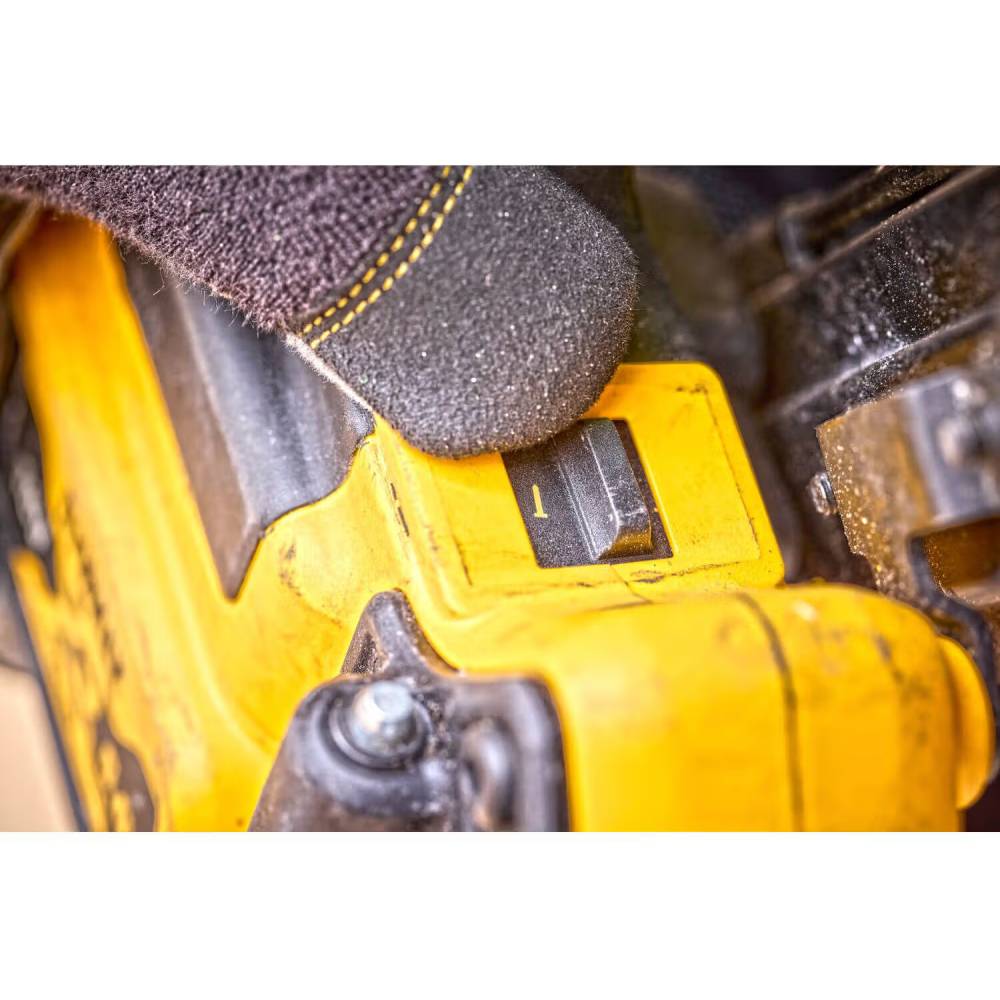 В інтернет магазині Цвяхозабивач DEWALT 18В XR Li-Ion (DCN930P2)