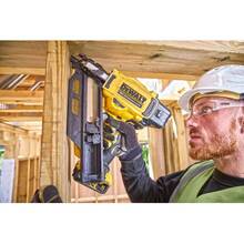Цвяхозабивач DEWALT 18В XR Li-Ion (DCN930P2)