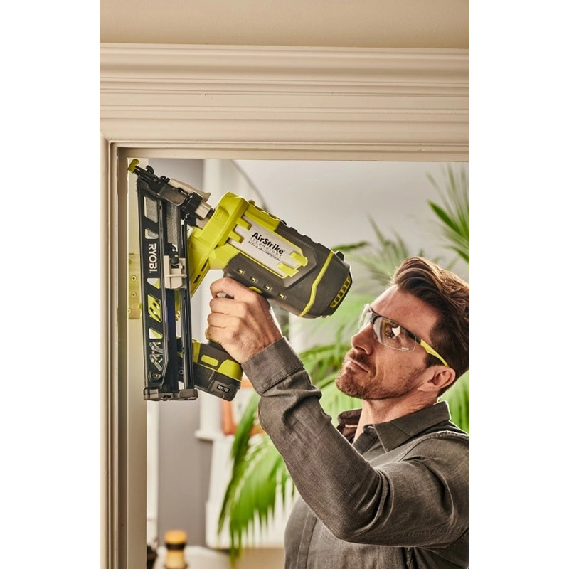 Газозбивальник RYOBI ONE+ R15GN18-0 18В без акумулятора (5133005297) Максимальна довжина цвяха 50-70