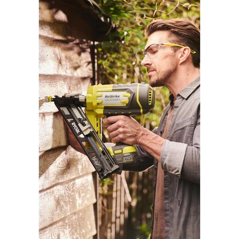 Газозбивальник RYOBI ONE+ R15GN18-0 18В без акумулятора (5133005297) Ємність магазина 105