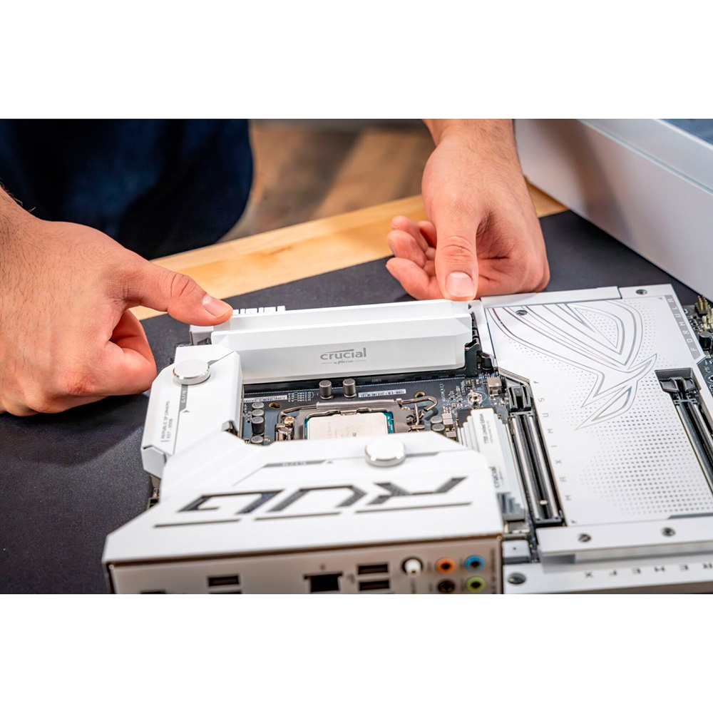 В Україні Модуль пам'яті MICRON Pro Overclocking DDR5 16GB 6400 MHz White (CP16G64C38U5W)