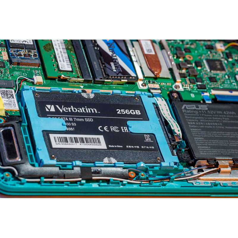 SSD накопичувач VERBATIM Vi550 S3 256GB SATAIII 3D NAND (TLC) (49351) Ємність 256 Гб