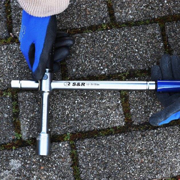 Ключ динамометрический 1/2" 70-170 Nm L490мм + 3 головки хрестовые (465012170) Минимальное усилие затягивания 70