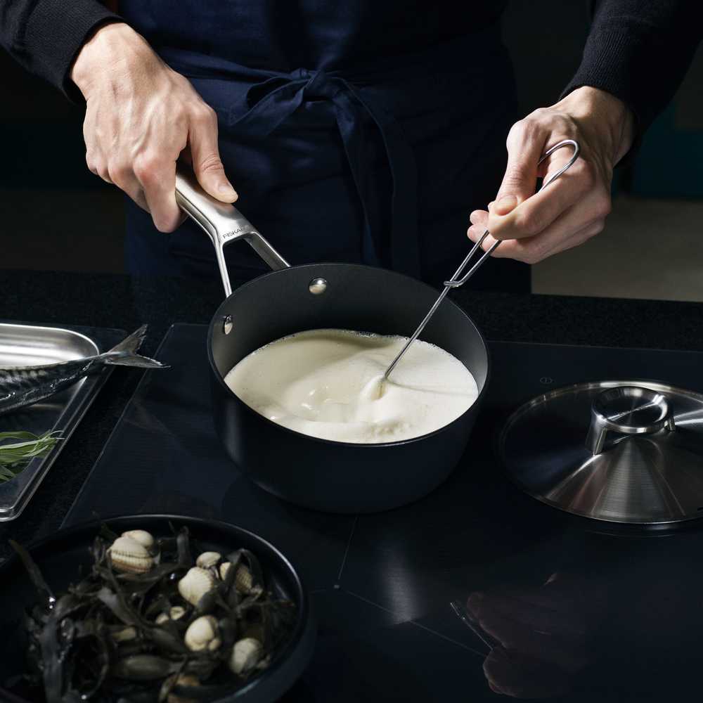 Замовити Ківш Fiskars Taiten 1,6 л Black (1066951)