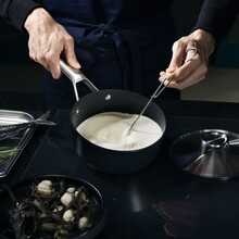 Ківш Fiskars Taiten 1,6 л Black (1066951)