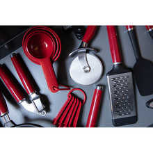 Ніж для піци KITCHENAID Coreline 22.7 x 8.9 см Empire Red (KAG113OHERE)