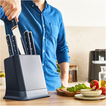 Набор ножей Tefal EverSharp 5 предметов + блок со встроенной системой заточки (K297S644) Набор ножей Tefal EverSharp 5 предметов + блок со встроенной системой заточки (K297S644)