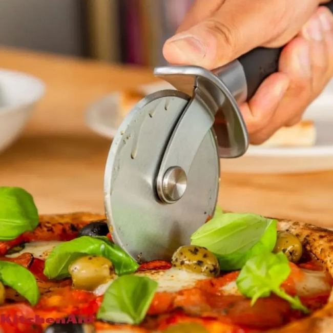 Ніж для піци KITCHENAID Classic 24 см (KHH113OHOBEG) Заточка одностороння